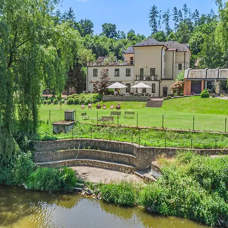 - Konferencni Apartman *