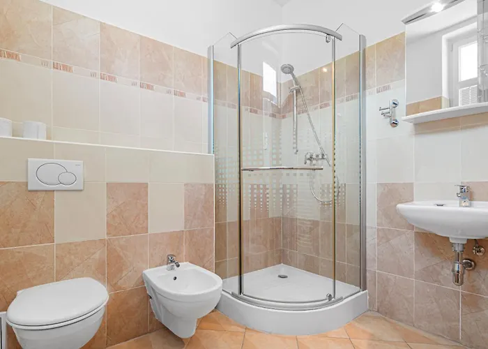 - Konferencni شقة